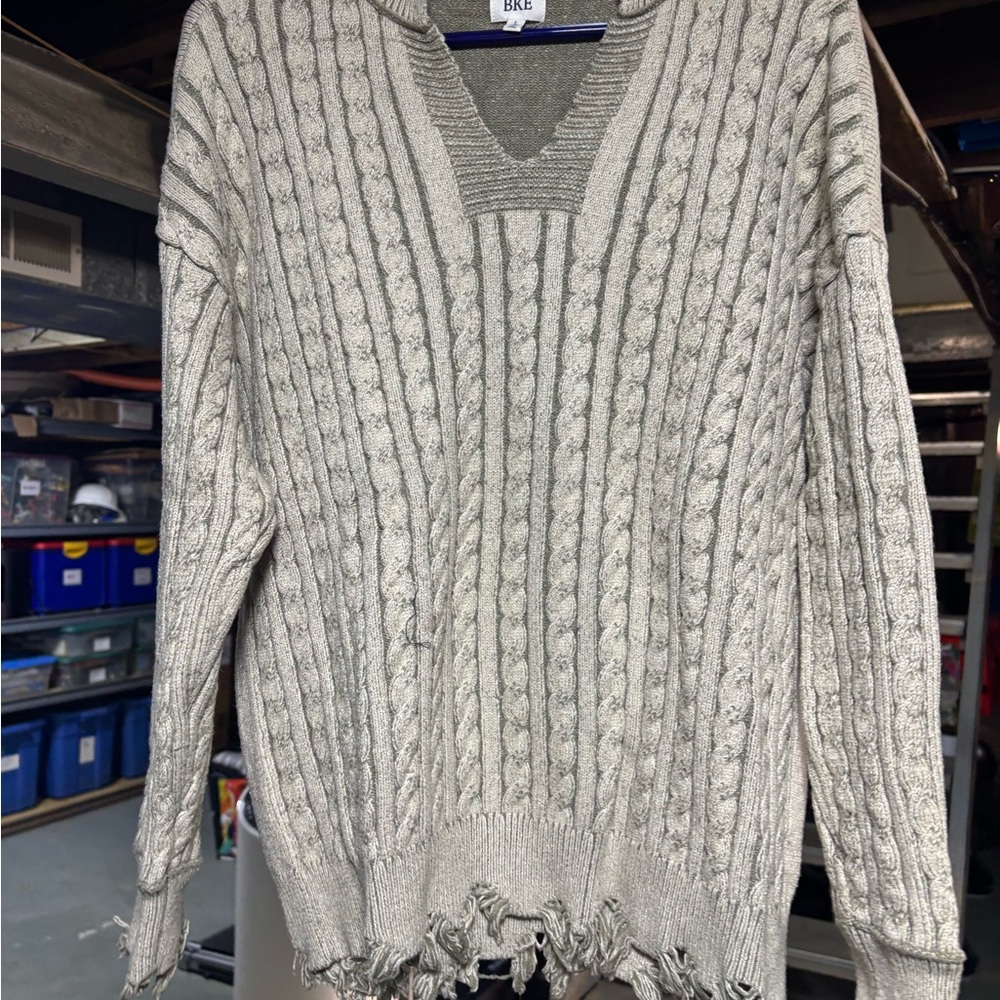 BKE Women's Light Gray V-Neck Sweater